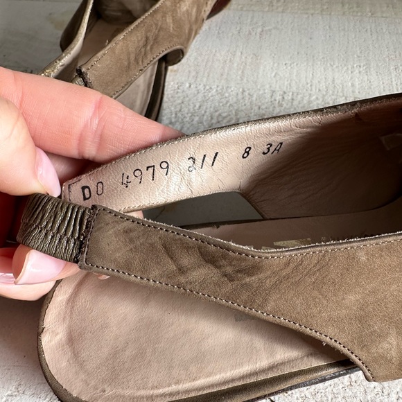 Salvatore Ferragamo Two Tone Wing Tip Vintage Suede Slingbacks sz: 8 - Picture 10 of 10